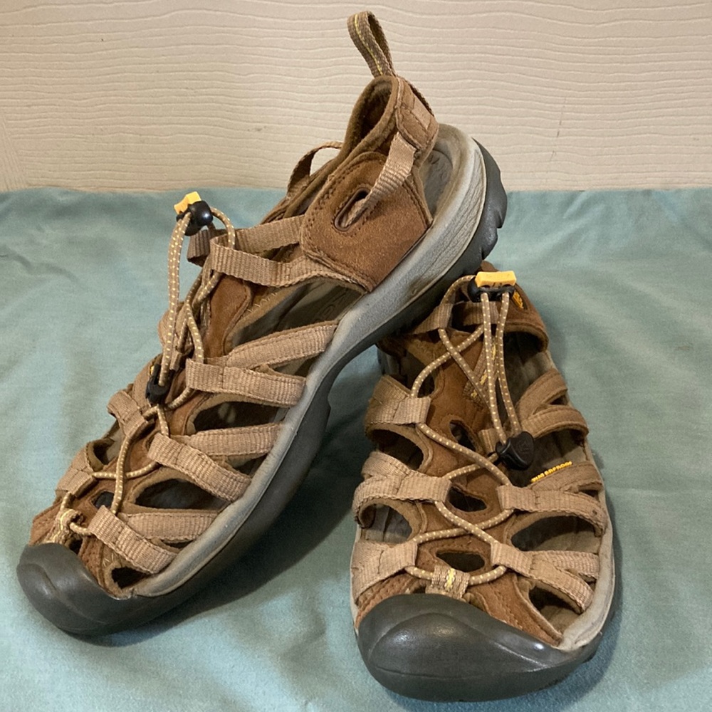 Women’s size 11/12 Keen Sandals brown water shoes